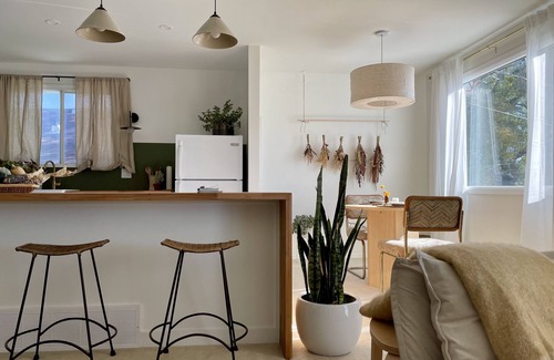 Moose Jaw House | Valley View Retreat (baby & child friendly)