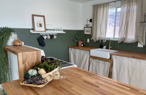 Moose Jaw House | Valley View Retreat (baby & child friendly)