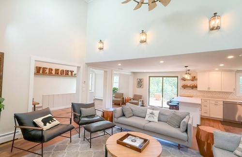 West Dover Apartment | Valley View Villa - Modern Farmhouse W/Hot Tub