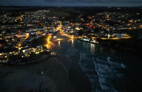 Truro House | Valley View with a luxurious hot tub