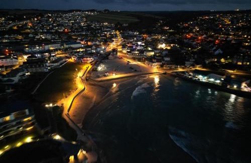 Truro House | Valley View with a luxurious hot tub