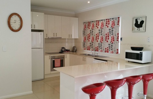 Grattai House | Valley Views at Hendohaven