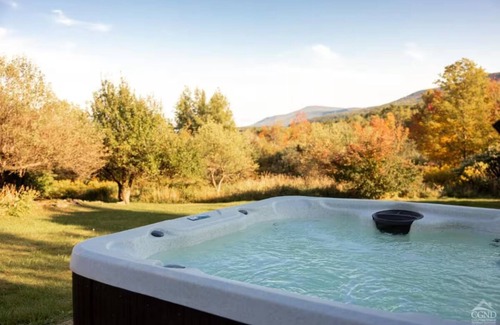 Durham House | Valley VIEWS! Hot tub, Game Room, Acres to Roam!