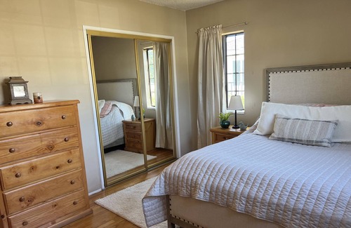Valley Glen House | Valley Village Charmer that’s pet friendly w a huge back yard!!
