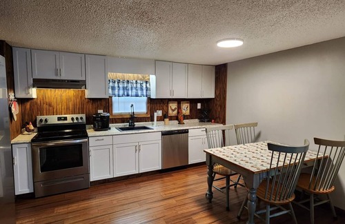 Wakefield House | VALLEY VISTA 3-bedroom 2-bath house in Lucasville