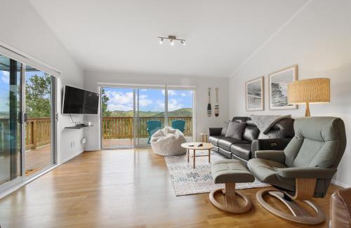 Haruru House | Valley Vista - Paihia Holiday Home