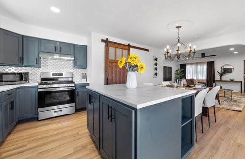 North Valley House | ValleyVibe: Modern Comfort in North Valley - an Irvie Home