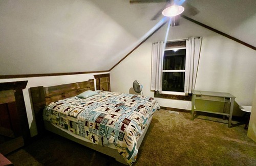 Lansing Cabin | ValleyView Lodge… 4 bedroom Log Cabin w/ Hot Tub & Swimming Pond
