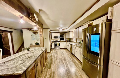 Lansing Cabin | ValleyView Lodge… 4 bedroom Log Cabin w/ Hot Tub & Swimming Pond