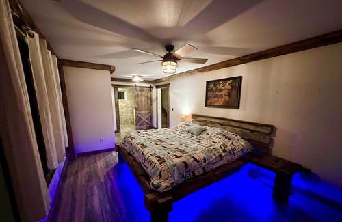 Lansing Cabin | ValleyView Lodge… 4 bedroom Log Cabin w/ Hot Tub & Swimming Pond