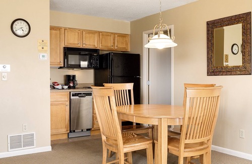 Acme Apartment | Valleyview Swing & Stay