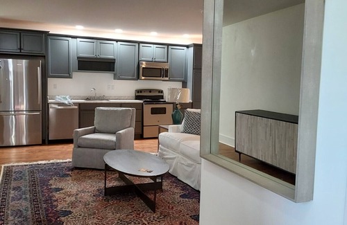 Warren Apartment | Valones Riverside Luxury Rentals