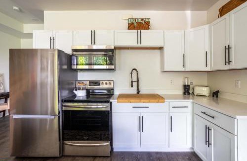 Valparaiso Apartment | Valparaiso Lakeside Retreat King Bed, Lake Views
