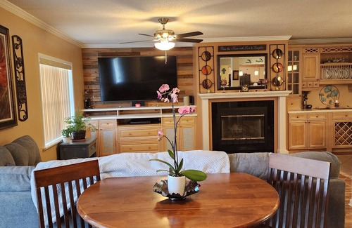 Valparaiso House | Valparaiso Oasis HotTub, Near Destin Beaches & Outdoor Fun. Great for Families.