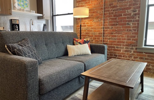 Riverside Apartment | Valuable 2 Bed Travel Apartment with High Speed WiFi