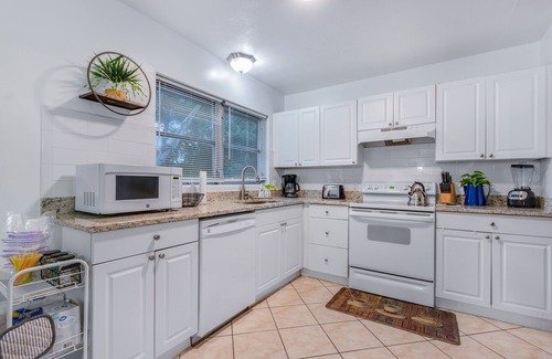 Jacksonville House | ~Value 3 Bedrm Attached Westside Home nr NAS Jax~