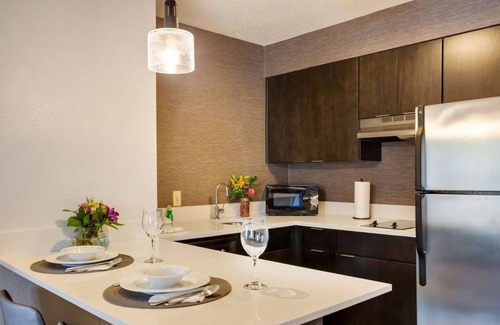 Mount Tabor Apartment | Value For Money! Convenient, Pet-Friendly 1BR Suite with Kitchen!