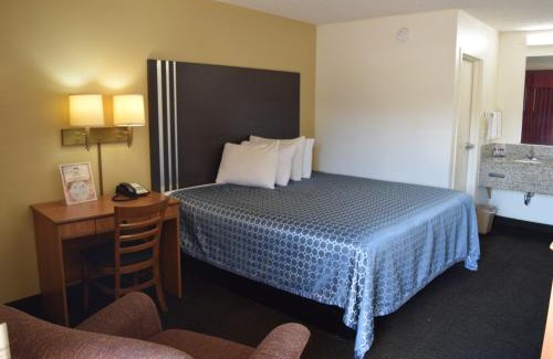 Blanks Hotel | Value Inn - Livonia