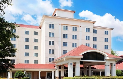 College Park Hotel | Value Meets Relaxation! 3 Spacious Units, Pet-Friendly, w/Indoor Pool!