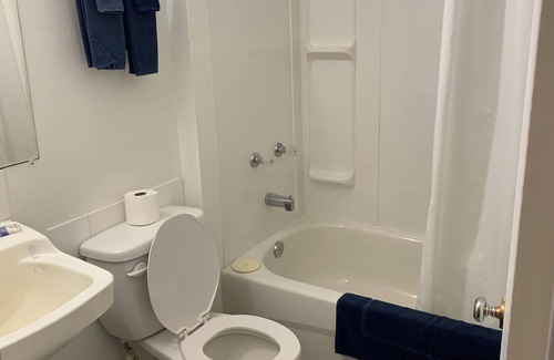 Edson Hotel | Value Stay Clean Room at Castle Motel