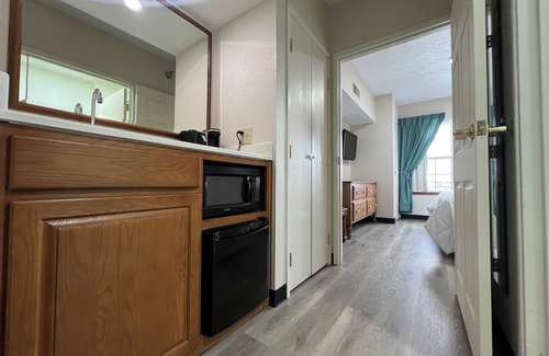 Shipshewana Hotel | Van Buren Hotel
