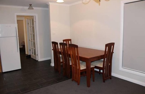Evandale House | Van Diemens Cottage.