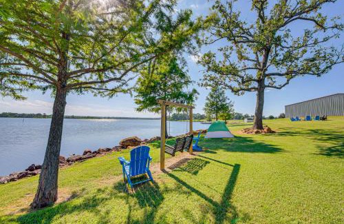 Van House | Van Vacation Retreat with Private 300-Acre Lake!