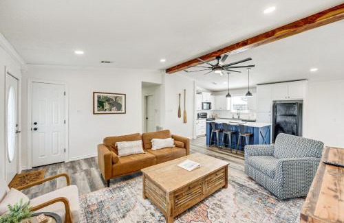 Van House | Van Vacation Retreat with Private 300-Acre Lake!
