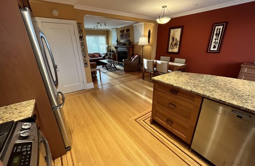 Dunbar House | Vancouver British Columbia Westside - Dunbar Haven 2 bedroom home