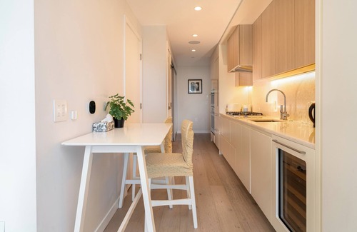 Marpole Condo | Vancouver cozy AC studio,free parking,close to YVR,Skytrain,UBC,hospital