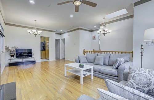 Hastings House | vancouver cozy home 2br for 1-4 peoples 10mins to DT