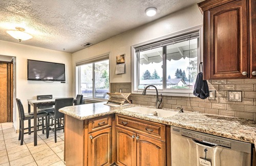 Hazel Dell House | Vancouver Home w/Hot Tub < 15 Mi to Portland!