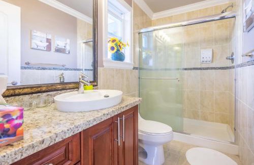 Coquitlam House | Vancouver Yuelai Guesthouse