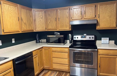 Hico House | Vandalia Retreat, 3 bedroom home situated on 10 acres of wooded privacy!