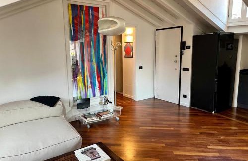 Como City Centre Apartment | Vanessa's Art Rooftop