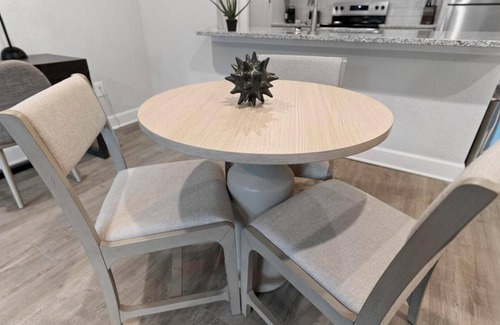Newberry Apartment | Vanguard 1BD 11 - One Bedroom Apartment, Sleeps 2