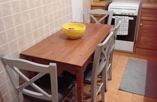 Ilisia Apartment | Vanna's place, Hilton area, balcony, min to the sites