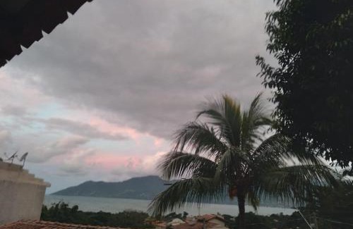 Sao Francisco da Praia Apartment | Varanda Suspensa em São Sebastião.