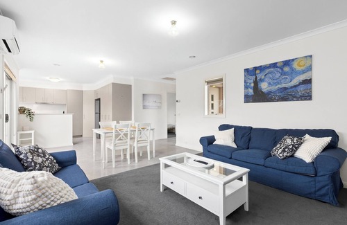 Geelong West House | Varee - Newly Renovated & Stylish