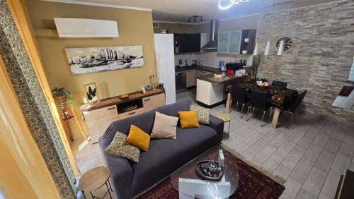 Downtown Apartment | VARESE PRIME - Stylish Apartment, Air Conditioning, 2 Baths, 2 Covered Parking, City Centre
