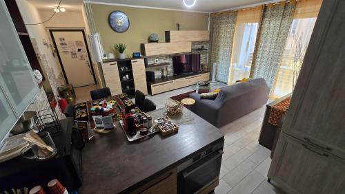 Downtown Apartment | VARESE PRIME - Stylish Apartment, Air Conditioning, 2 Baths, 2 Covered Parking, City Centre