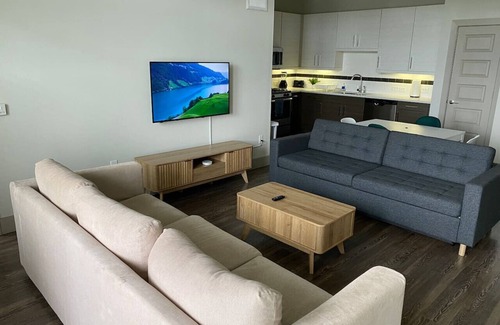 Woodlake - Briar Meadow Apartment | Vargos Long term Gym pool 2B2B King fully equipped