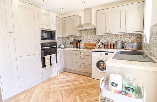 Newtown House | VARLEY VILLA, pet friendly, character holiday cottage in Newtown