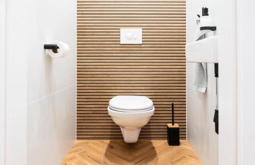 Karlovy Vary Apartment | Vary Essence - Elegant Stay with Balcony