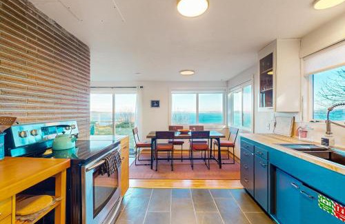 South Colby House | Vashon Island Retreat