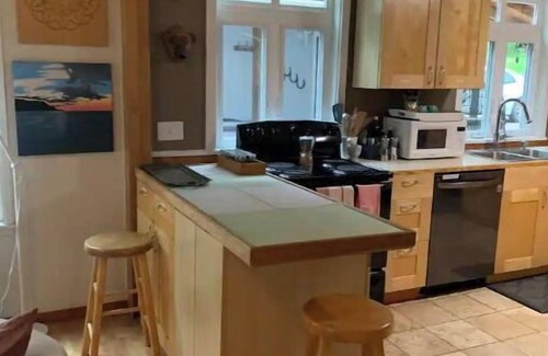 South Colby House | Vashon Retreat , AC unit, walk to Ferry!