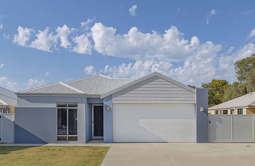 Vasse House | Vasse Manor - immaculately presented family home which is fully furnished in great location!