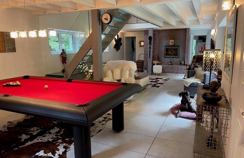 Cier-de-Luchon House | Vast contemporary residence with billiard table and blanéo bathtub