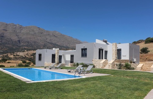 Vizari House | Vast view of landscape and sea, pool, 4 pers. | holiday home Triopetra, Crete
