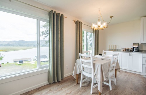 Pacific County House | Vast Views of the Willapa River